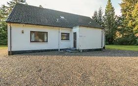 Captivating 5-Bed Cottage With Private Hot Tub